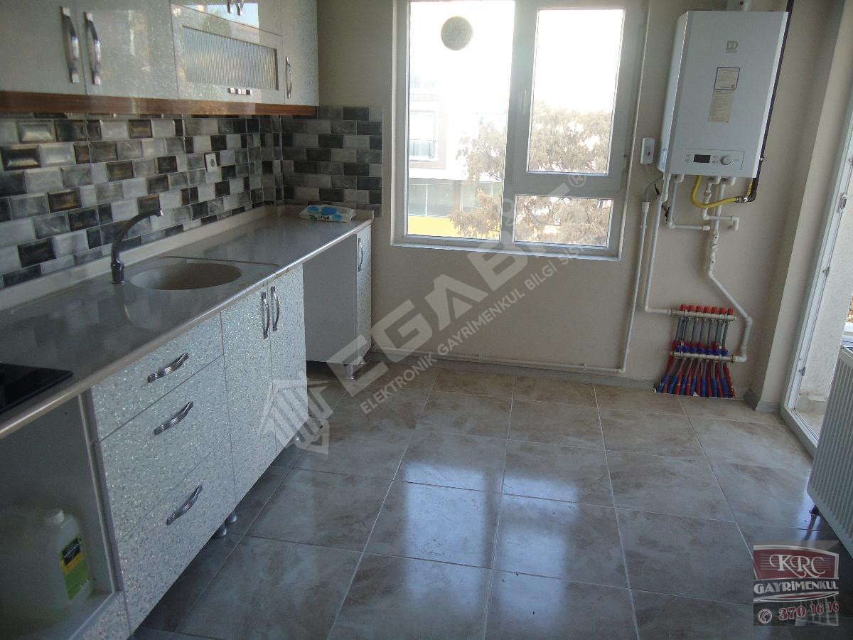 KRC'DEN ŞAHİNTEPE'DE MERKEZİ KONUMDA KİRALIK 3+1 DAİRE - 17