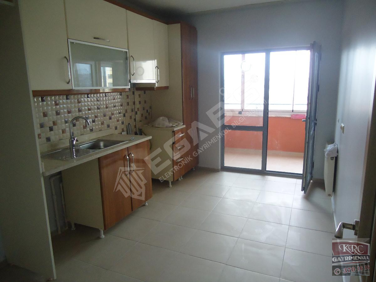 KRC'DEN MERKEZİ KONUMDA MANZARALI KİRALIK 3+1 DAİRE