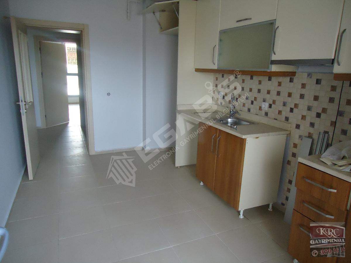 KRC'DEN MERKEZİ KONUMDA MANZARALI KİRALIK 3+1 DAİRE - 8