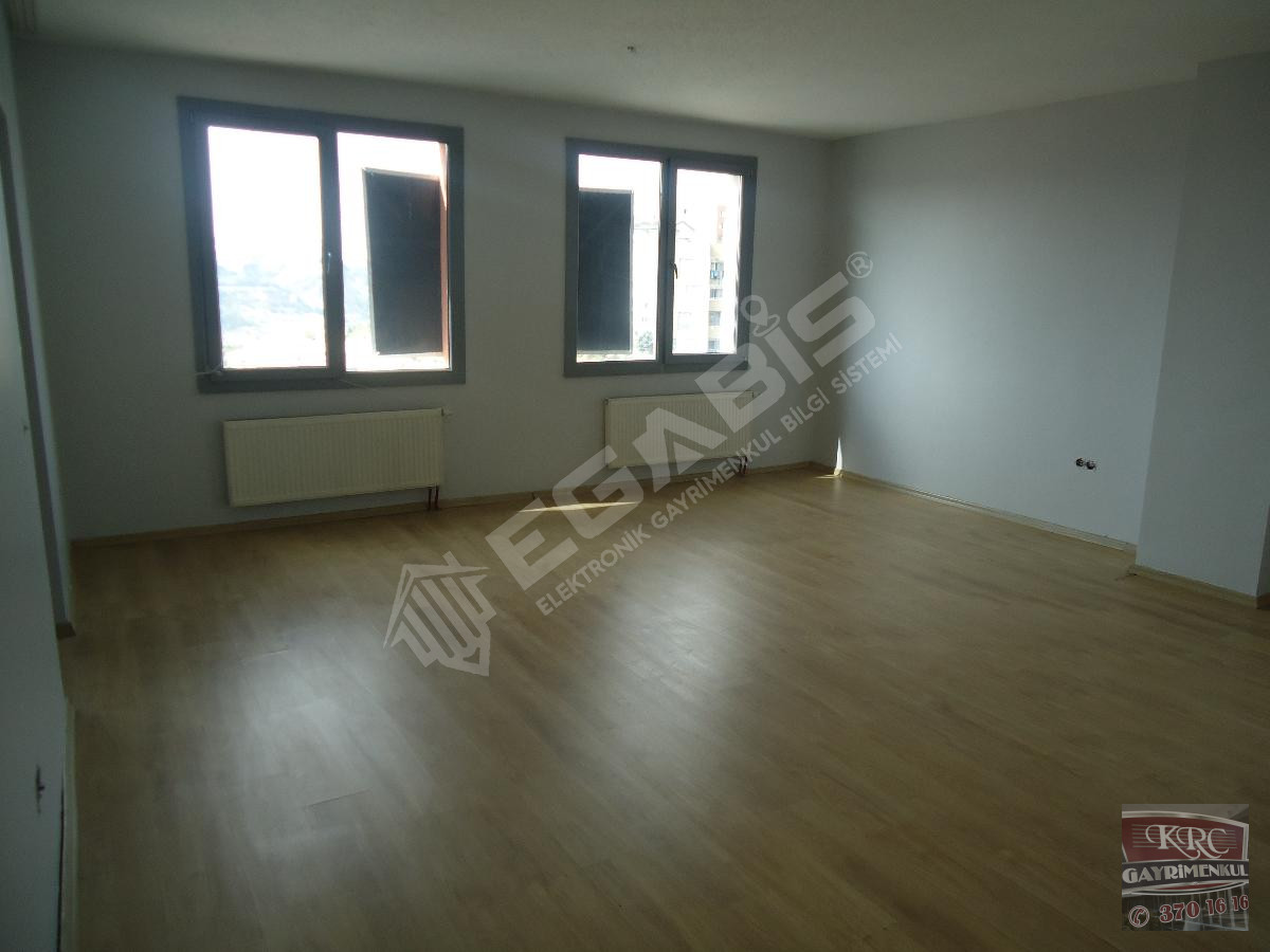 KRC'DEN MERKEZİ KONUMDA MANZARALI KİRALIK 3+1 DAİRE - 9