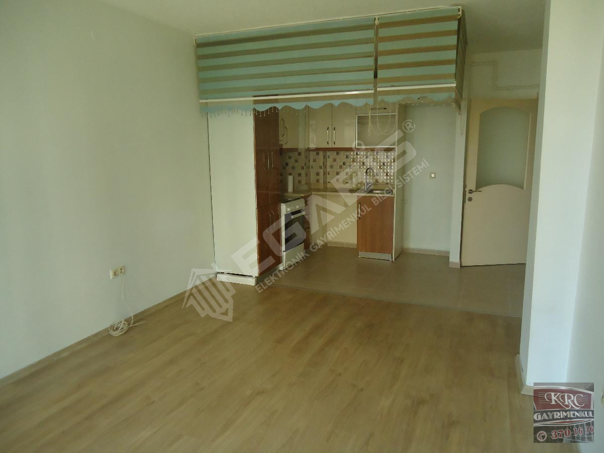 KRC'DEN MERKEZİ KONUMDA ACİLLLL SATILIK 1+1 DAİRE - 8