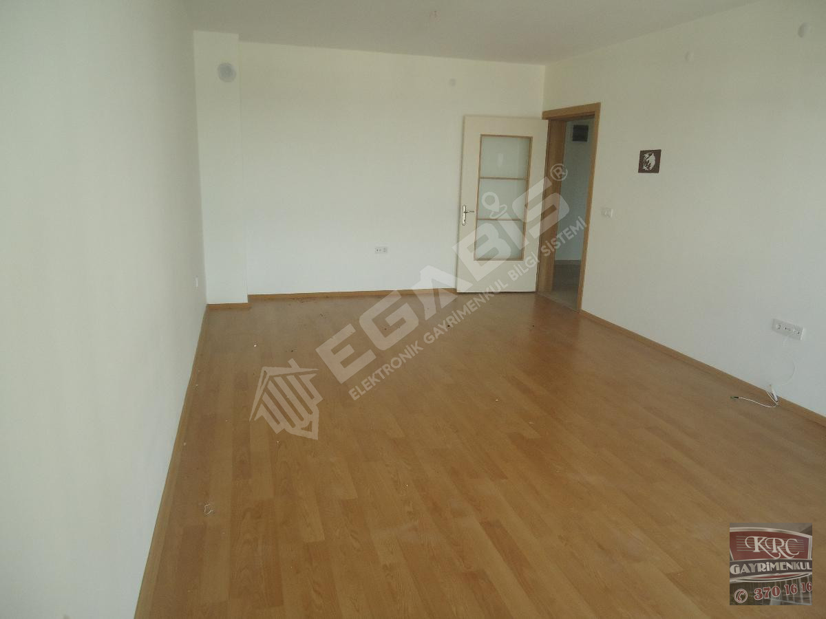 KRC'DEN MERKEZİ KONUMDA KATTA SATILIK 3+1 DAİRE - 9