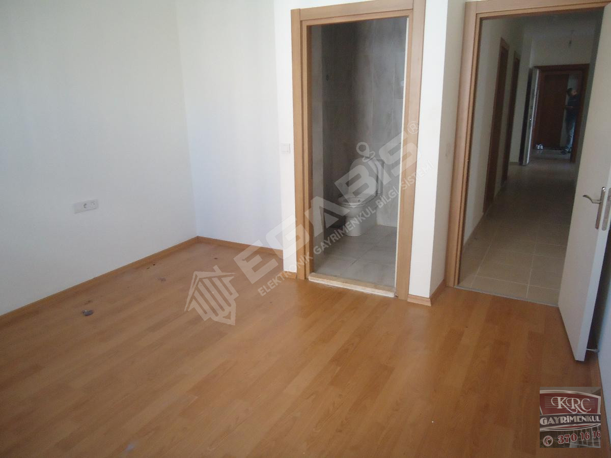 KRC'DEN MERKEZİ KONUMDA KATTA SATILIK 3+1 DAİRE - 11