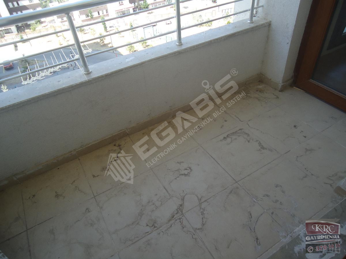 KRC'DEN MERKEZİ KONUMDA KATTA SATILIK 3+1 DAİRE - 13