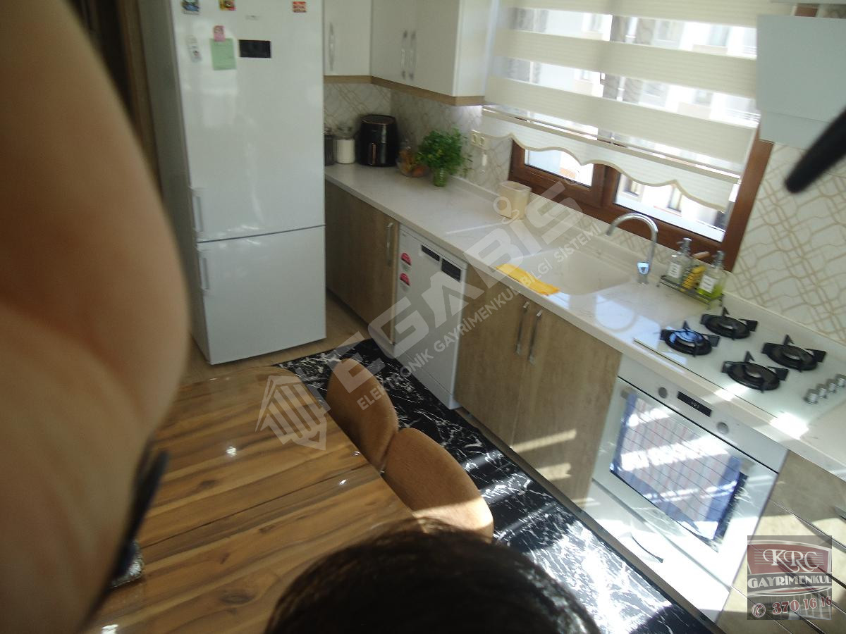 KRC'DEN MERKEZİ KONUMDA FULL YAPILI KATTA SATILIK 3+1 DAİRE - 9