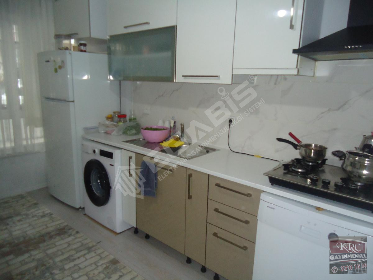 KRC'DEN MERKEZİ KONUMDA SATILIK GİRİŞ 3+1 DAİRE