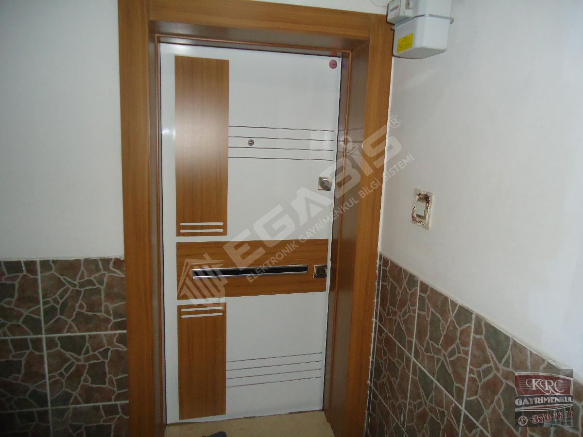 KRC'DEN MERKEZİ KONUMDA SATILIK GİRİŞ 3+1 DAİRE - 15