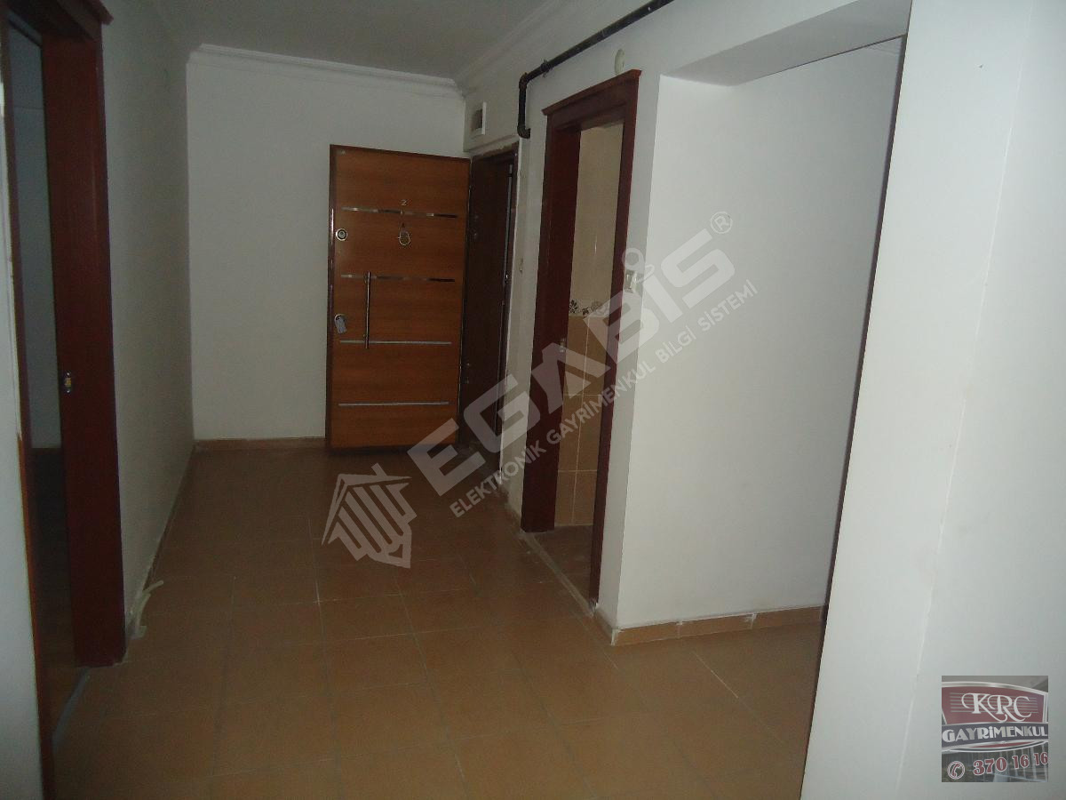 KRC'DEN MERKEZİ KONUMDA CADDE ÜZERİ SATILIK 3+1 DAİRE - 3