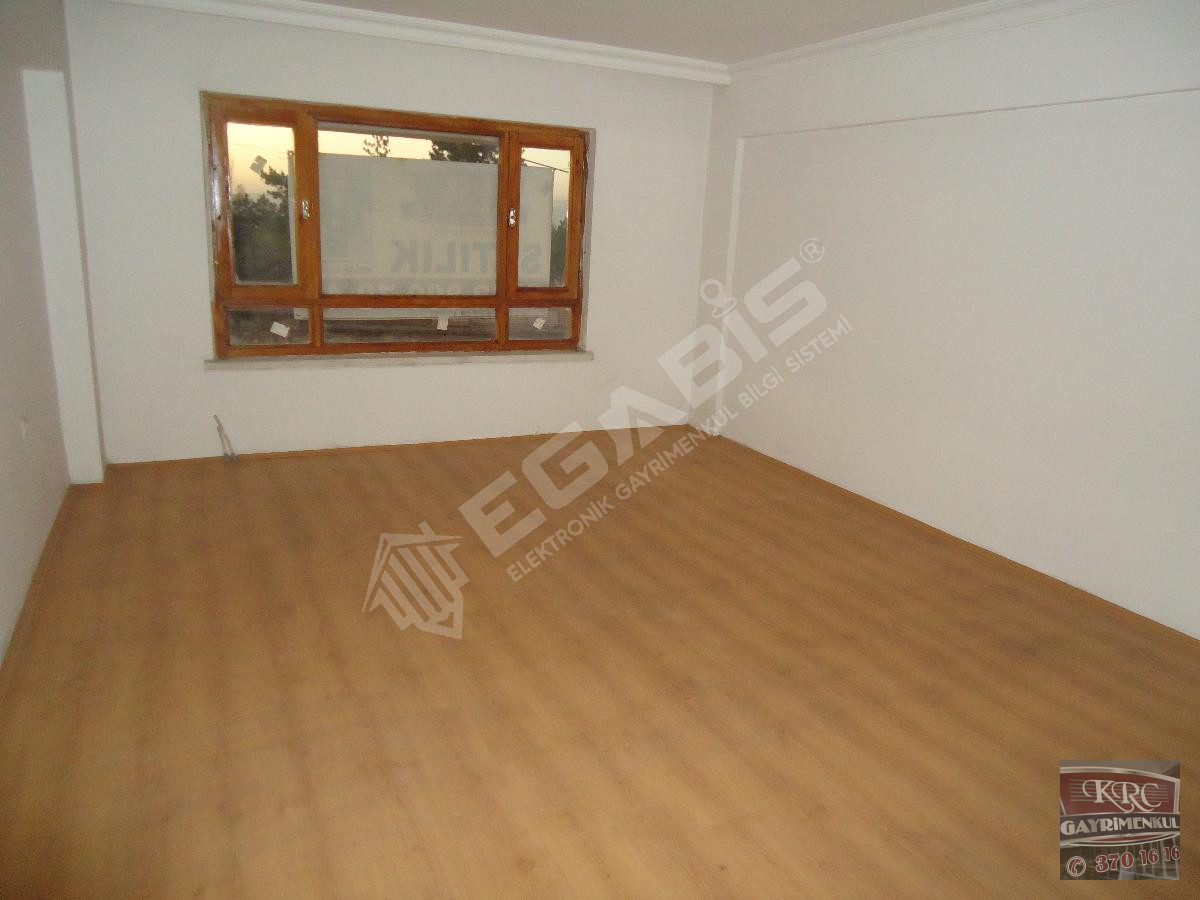 KRC'DEN MERKEZİ KONUMDA CADDE ÜZERİ SATILIK 3+1 DAİRE - 4