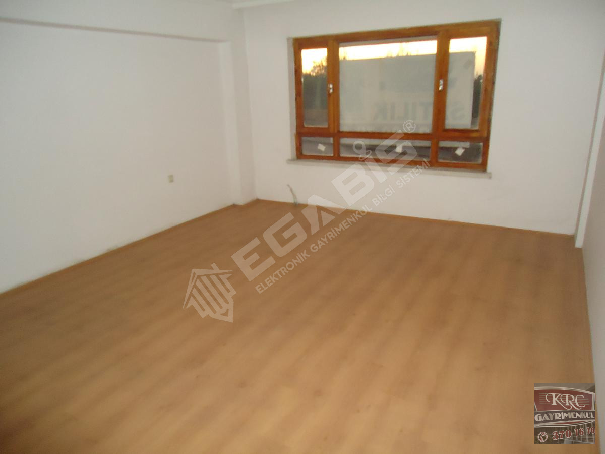 KRC'DEN MERKEZİ KONUMDA CADDE ÜZERİ SATILIK 3+1 DAİRE - 5