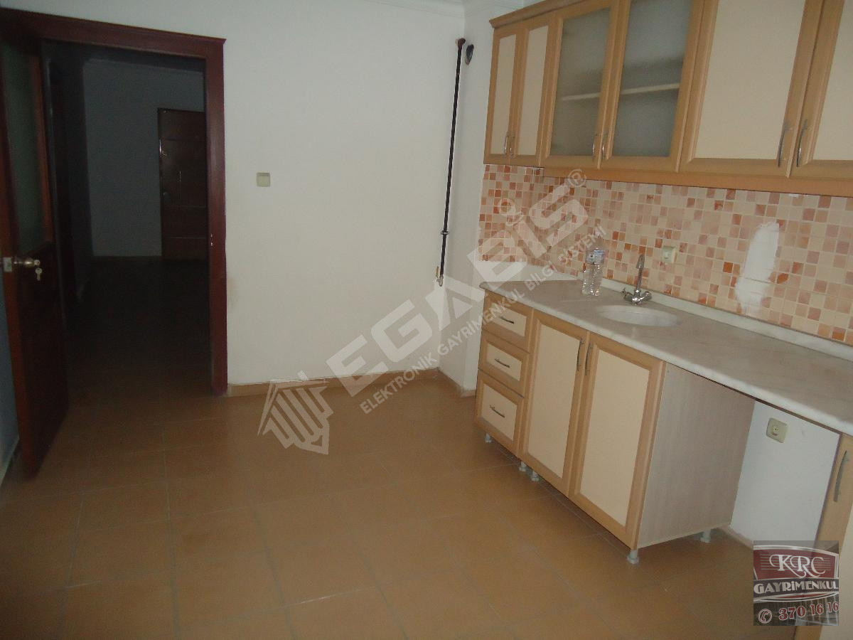 KRC'DEN MERKEZİ KONUMDA CADDE ÜZERİ SATILIK 3+1 DAİRE - 6