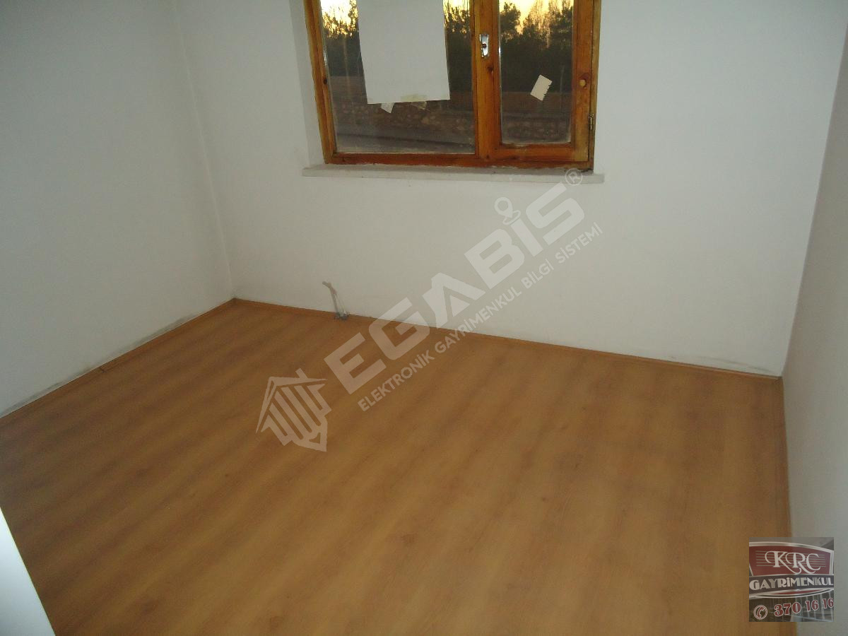 KRC'DEN MERKEZİ KONUMDA CADDE ÜZERİ SATILIK 3+1 DAİRE - 8