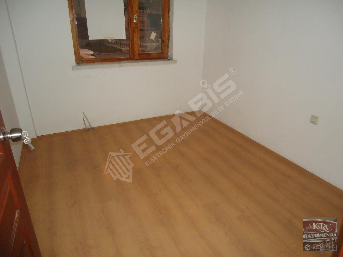 KRC'DEN MERKEZİ KONUMDA CADDE ÜZERİ SATILIK 3+1 DAİRE - 9