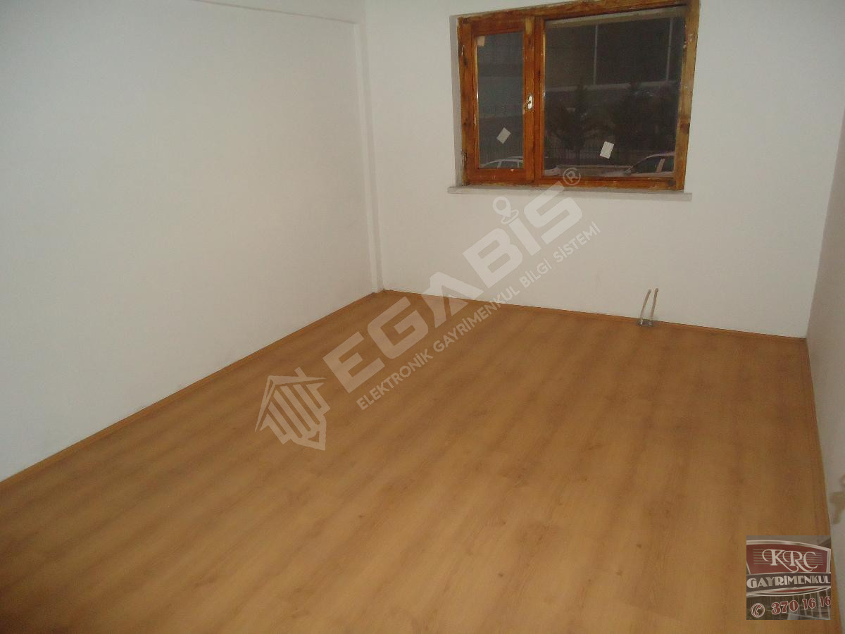 KRC'DEN MERKEZİ KONUMDA CADDE ÜZERİ SATILIK 3+1 DAİRE - 10