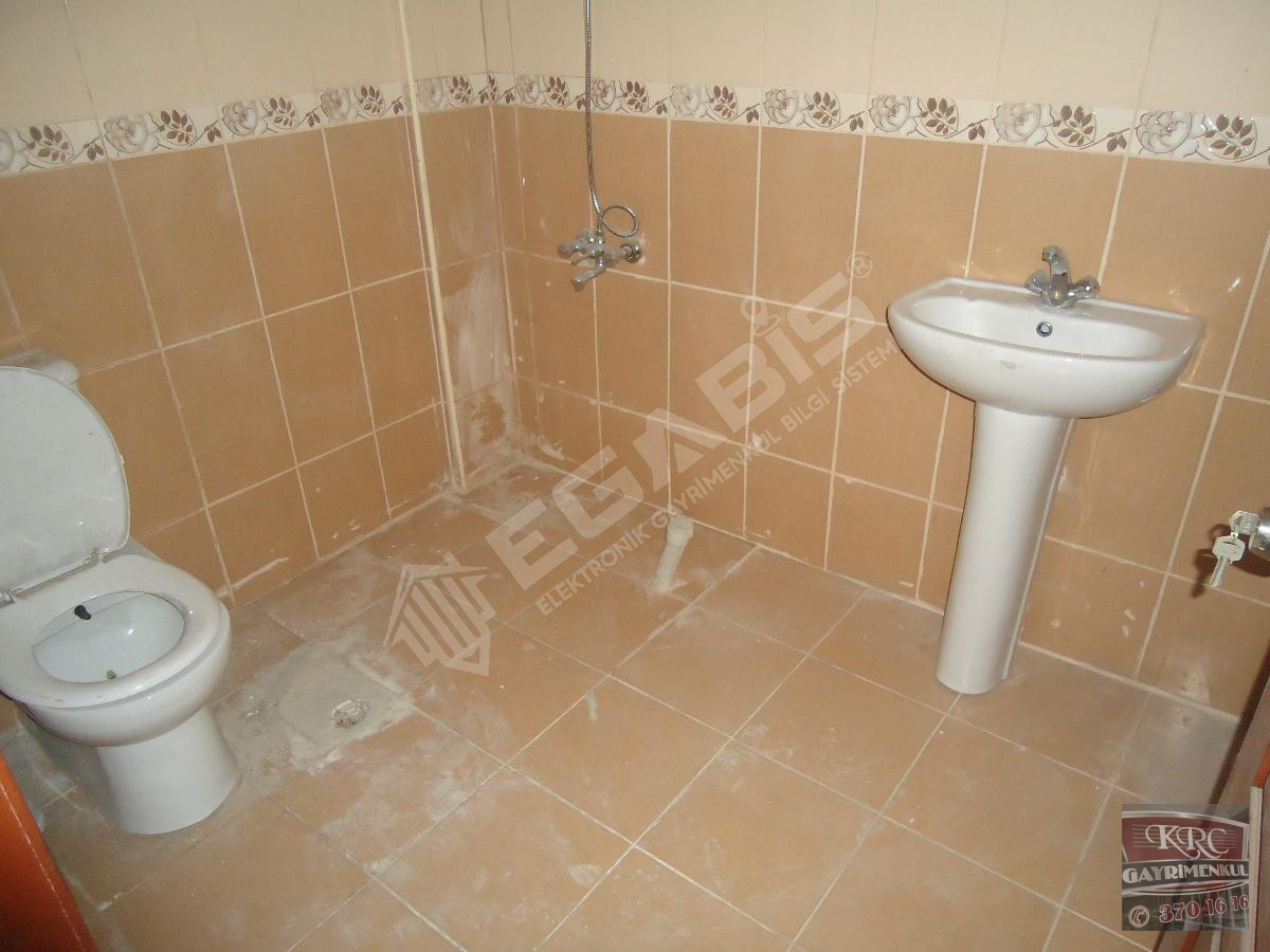 KRC'DEN MERKEZİ KONUMDA CADDE ÜZERİ SATILIK 3+1 DAİRE - 11