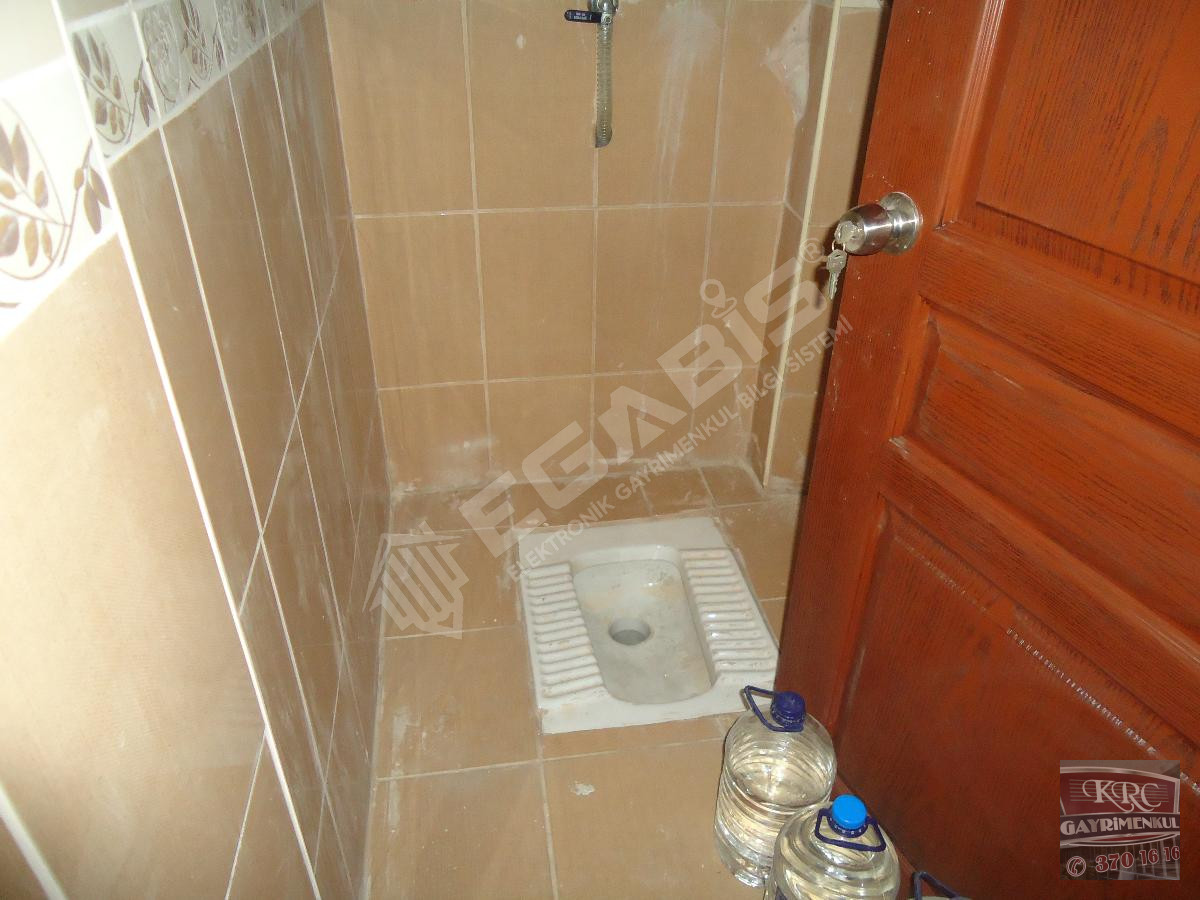 KRC'DEN MERKEZİ KONUMDA CADDE ÜZERİ SATILIK 3+1 DAİRE - 12