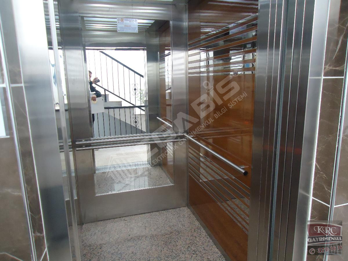 KRC'DEN MERKEZİ KONUMDA ASANSÖRLÜ SATILIK 3+1 DAİRE - 16