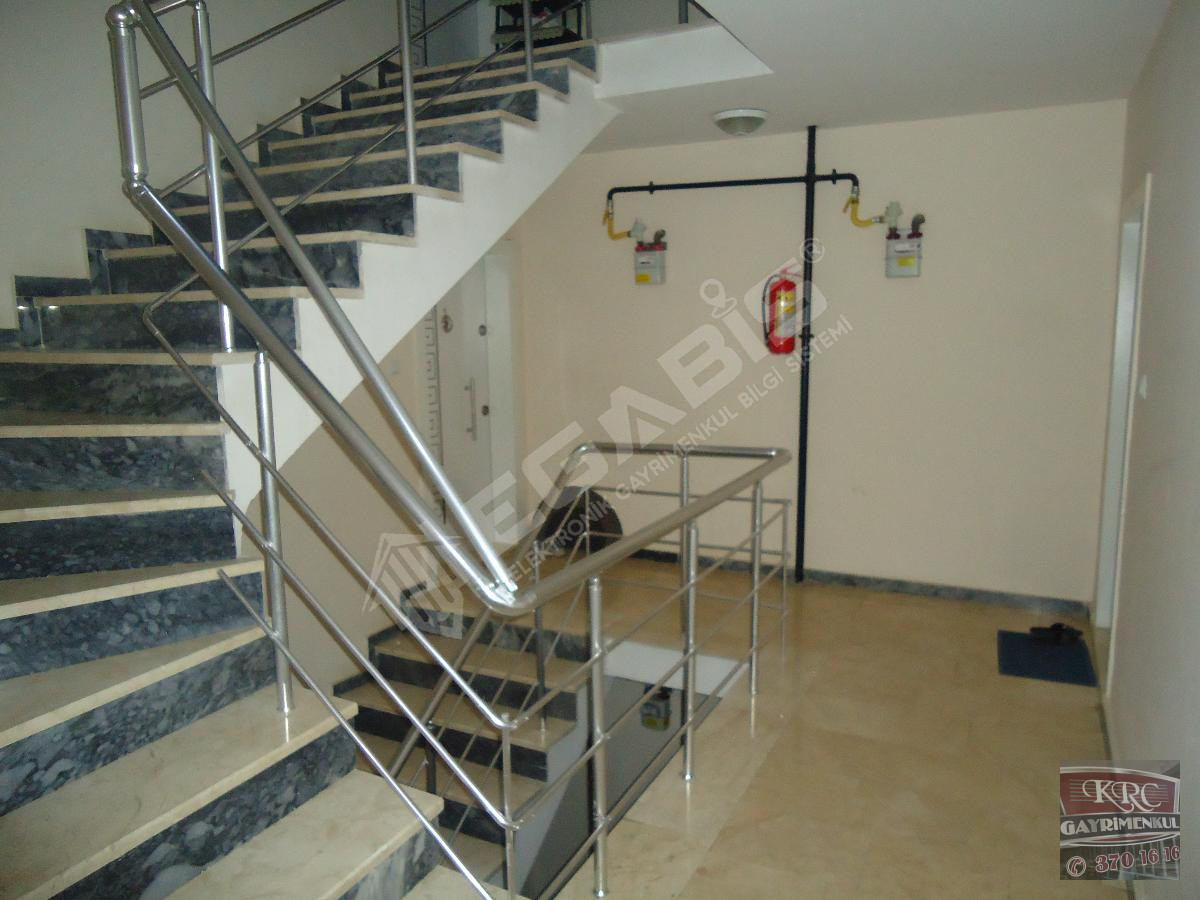 KRC'DEN MERKEZİ KONUMDA ARA KATTA SATILIK 3+1 DAİRE - 2
