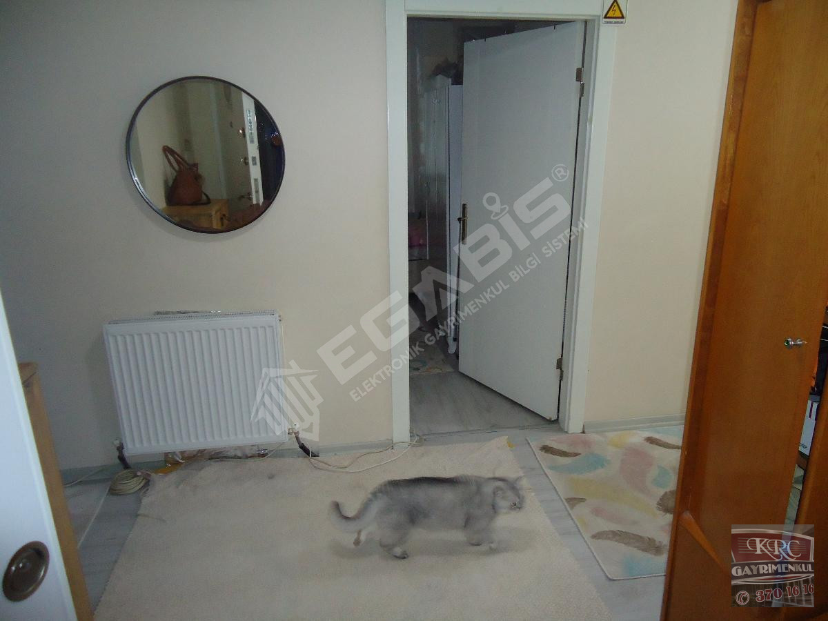 KRC'DEN MERKEZİ KONUMDA ARA KATTA SATILIK 3+1 DAİRE - 3