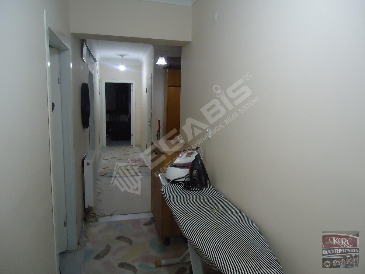 KRC'DEN MERKEZİ KONUMDA ARA KATTA SATILIK 3+1 DAİRE - 4
