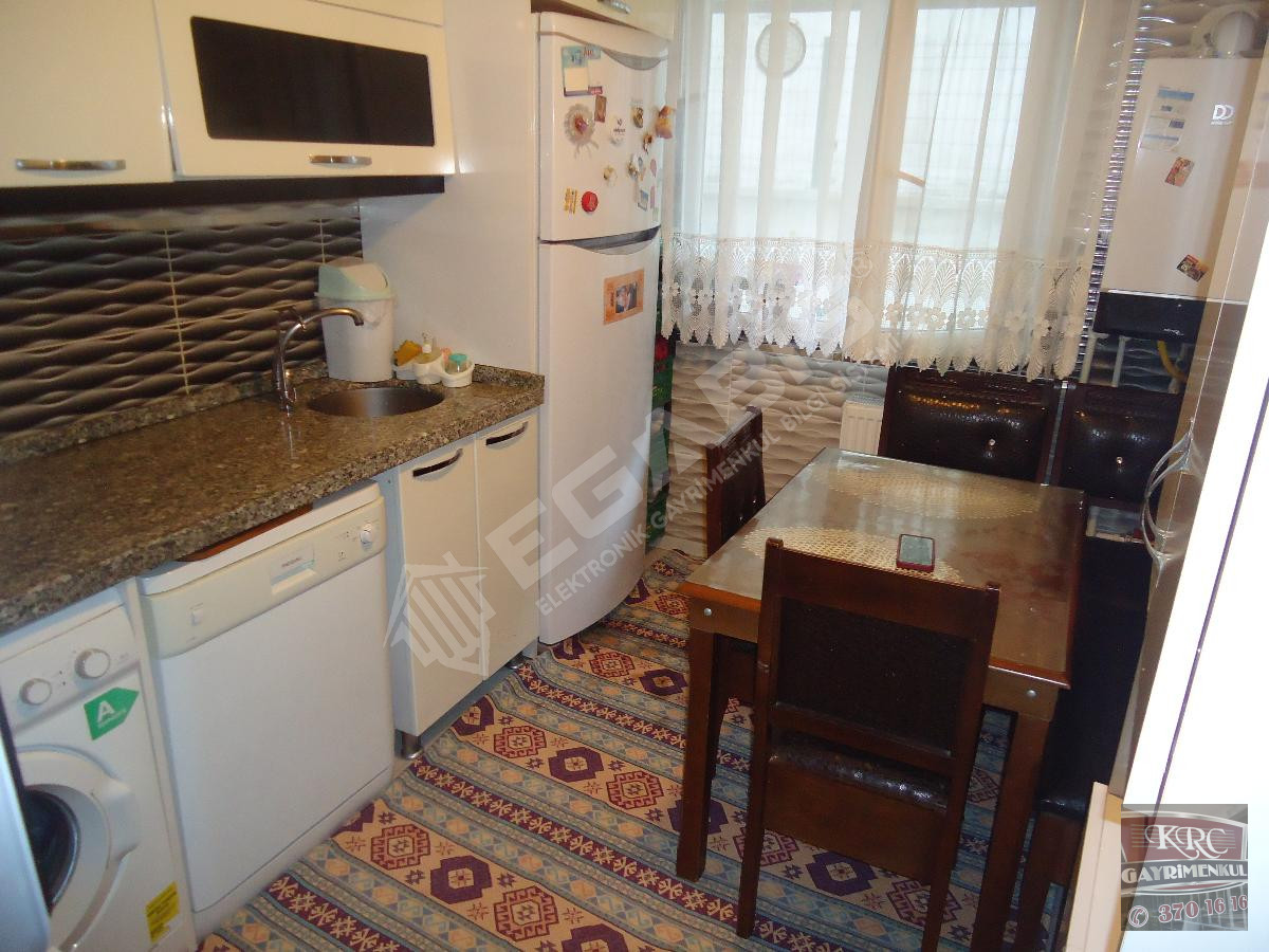 KRC'DEN MERKEZİ KONUMDA ARA KATTA SATILIK 3+1 DAİRE