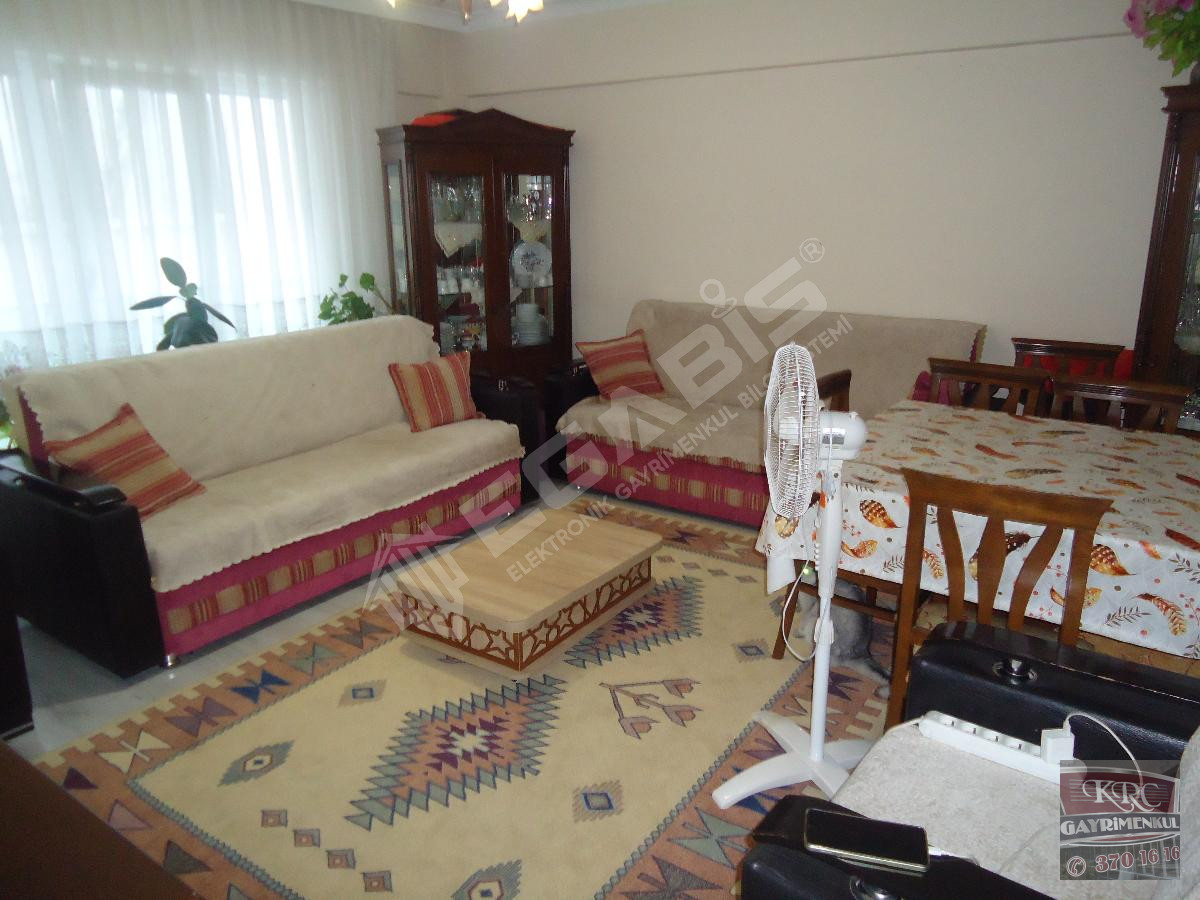 KRC'DEN MERKEZİ KONUMDA ARA KATTA SATILIK 3+1 DAİRE - 6