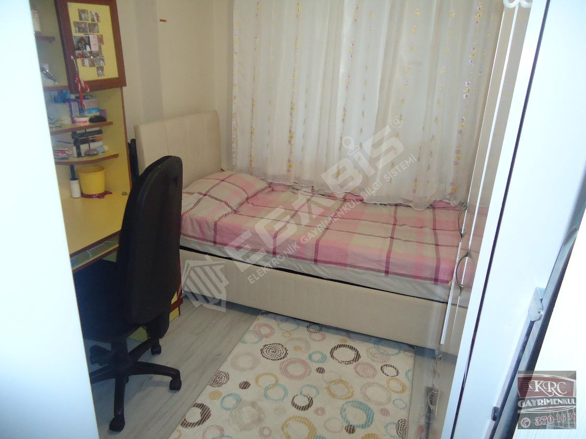 KRC'DEN MERKEZİ KONUMDA ARA KATTA SATILIK 3+1 DAİRE - 8