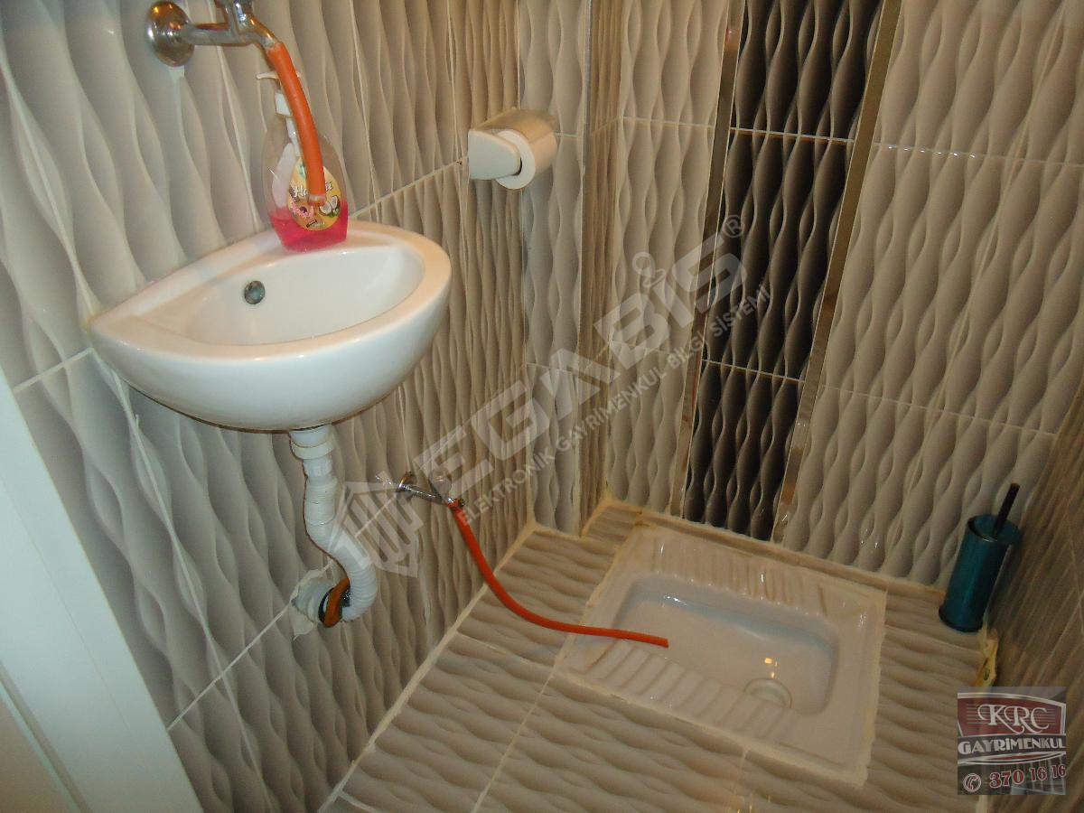 KRC'DEN MERKEZİ KONUMDA ARA KATTA SATILIK 3+1 DAİRE - 9