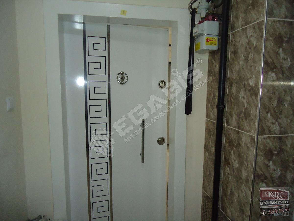 KRC'DEN MERKEZİ KONUMDA ARA KATTA SATILIK 3+1 DAİRE - 11