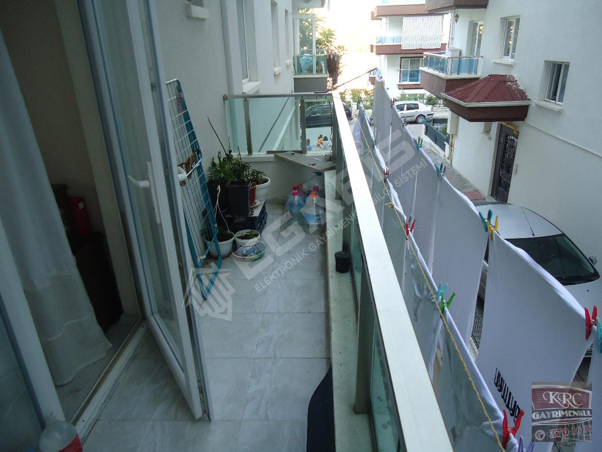 KRC'DEN MERKEZİ KONUMDA ARA KATTA SATILIK 3+1 DAİRE - 17