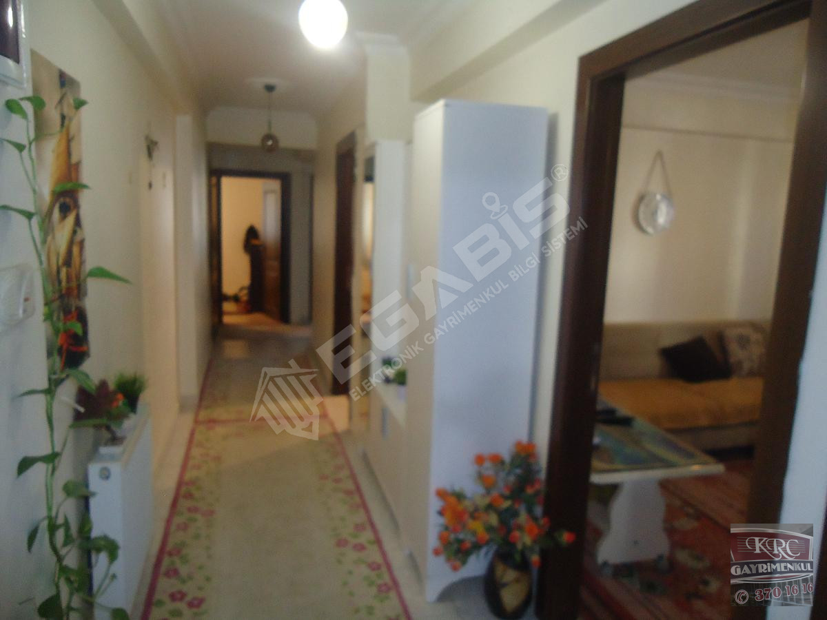 KRC'DEN MERKEZİ KONUMDA CADDE ÜZERİ SATILIK 4+1 DAİRE - 2