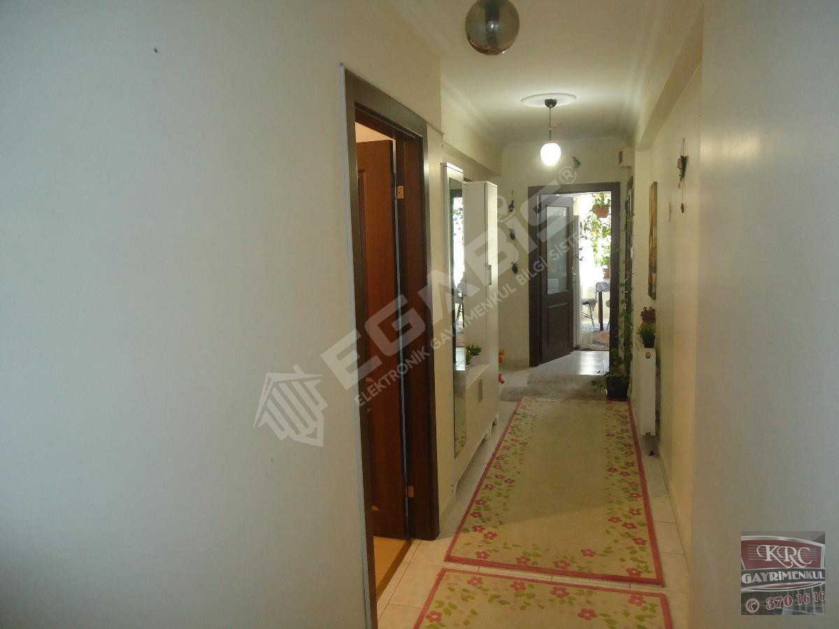 KRC'DEN MERKEZİ KONUMDA CADDE ÜZERİ SATILIK 4+1 DAİRE - 3