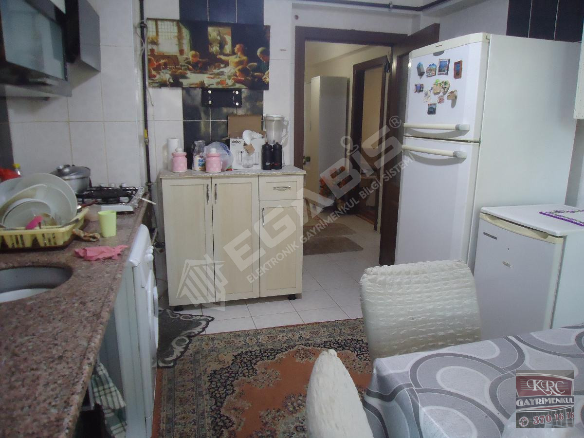 KRC'DEN MERKEZİ KONUMDA CADDE ÜZERİ SATILIK 4+1 DAİRE - 4