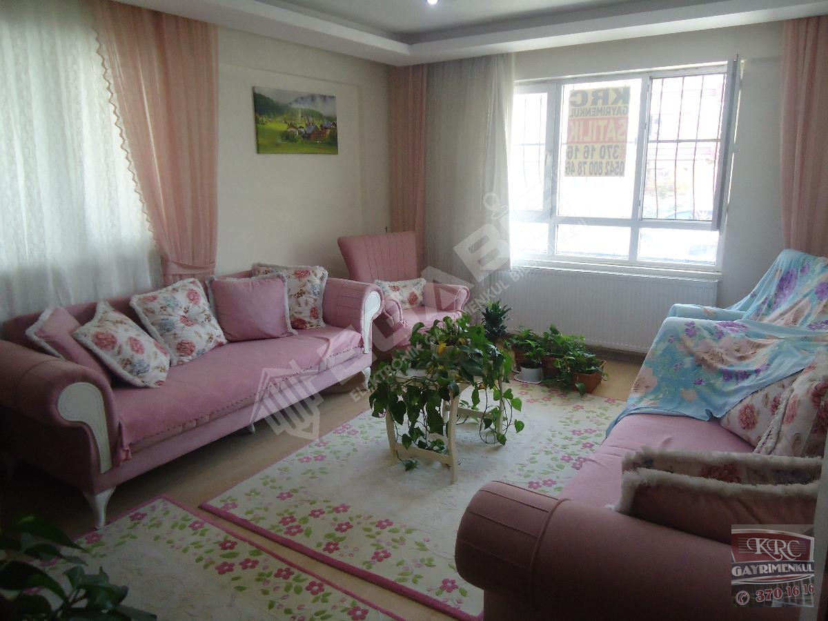 KRC'DEN MERKEZİ KONUMDA CADDE ÜZERİ SATILIK 4+1 DAİRE - 5