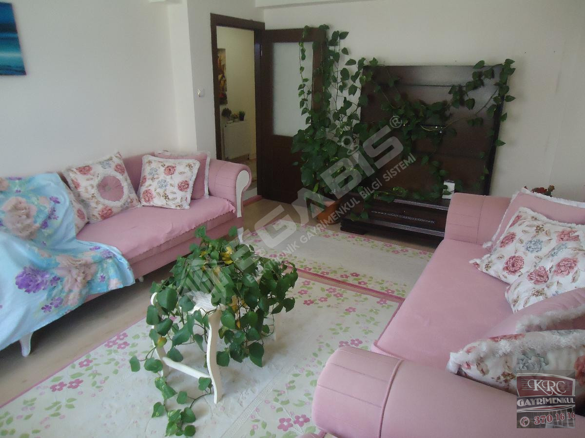 KRC'DEN MERKEZİ KONUMDA CADDE ÜZERİ SATILIK 4+1 DAİRE - 7