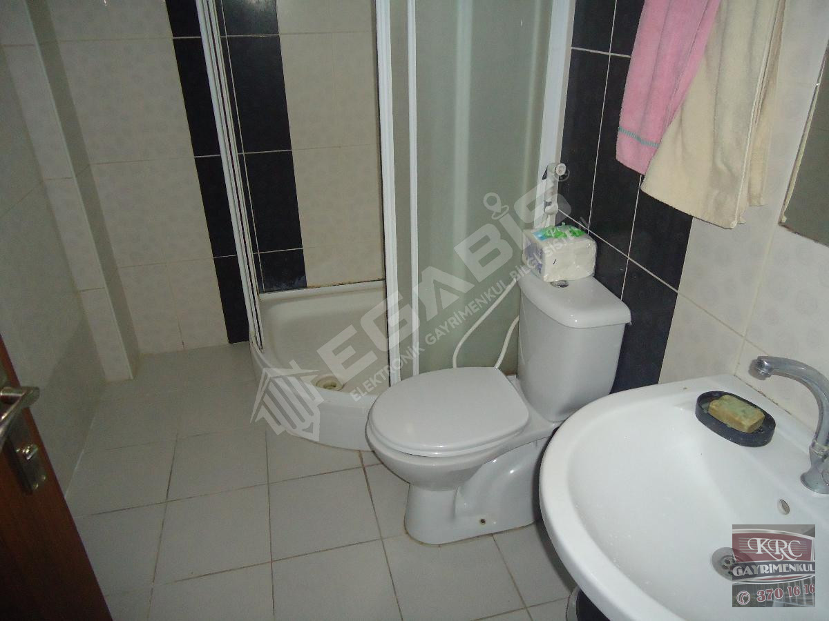 KRC'DEN MERKEZİ KONUMDA CADDE ÜZERİ SATILIK 4+1 DAİRE - 11