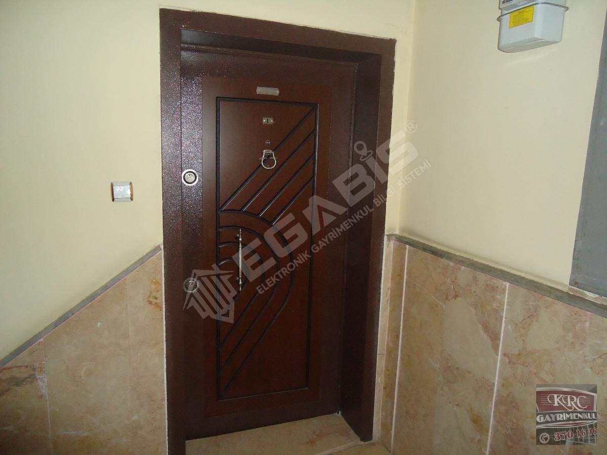 KRC'DEN MERKEZİ KONUMDA CADDE ÜZERİ SATILIK 4+1 DAİRE - 13