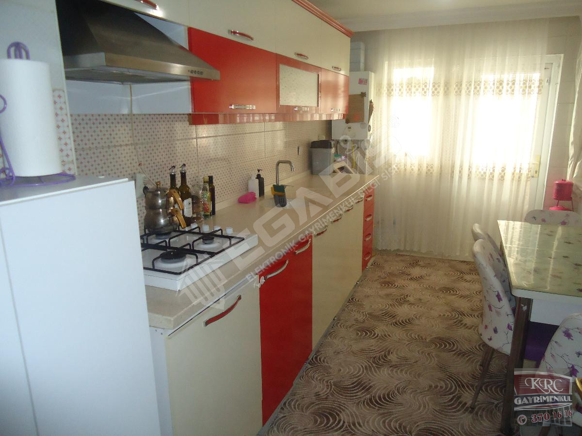 KRC'DEN MERKEZİ KONUMDA ASANSÖRLÜ KATTA SATILIK 3+1 DAİRE - 9