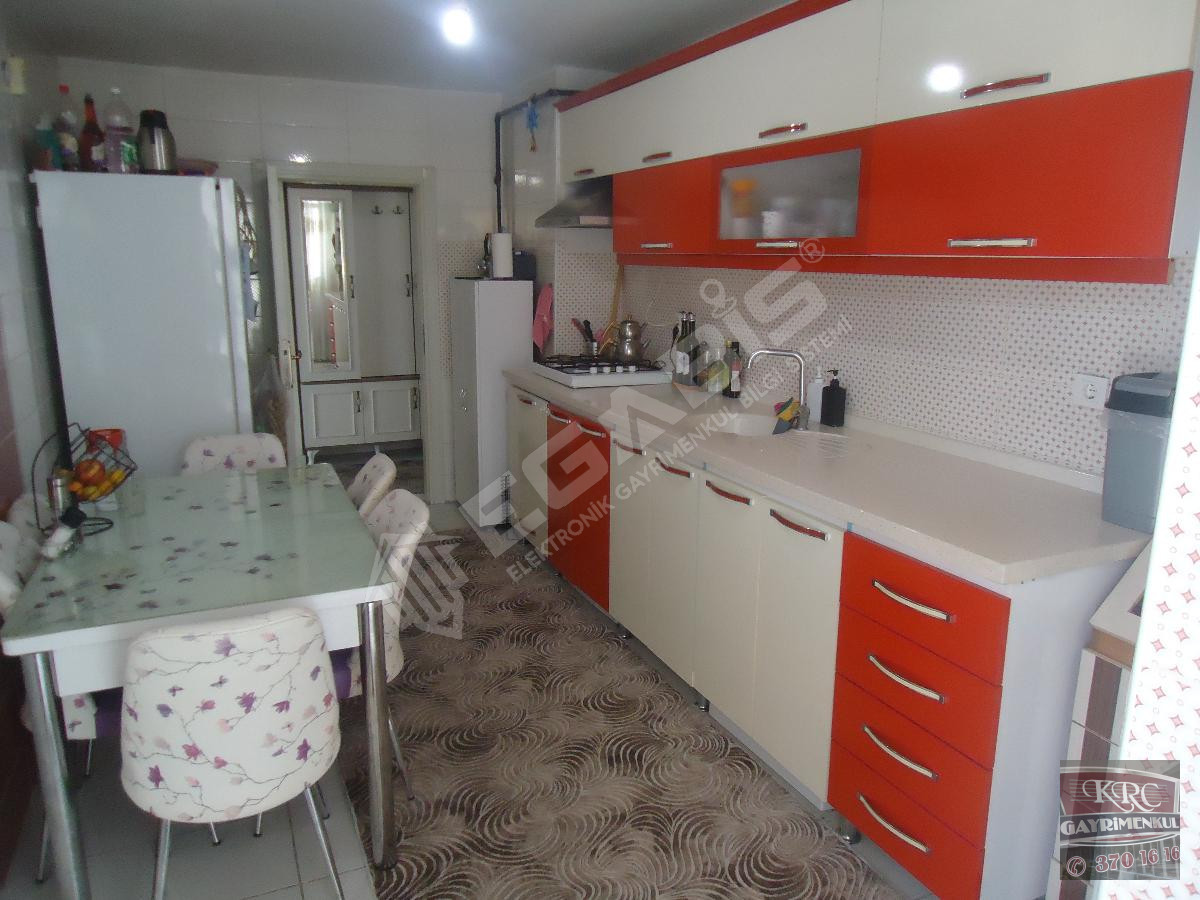 KRC'DEN MERKEZİ KONUMDA ASANSÖRLÜ KATTA SATILIK 3+1 DAİRE