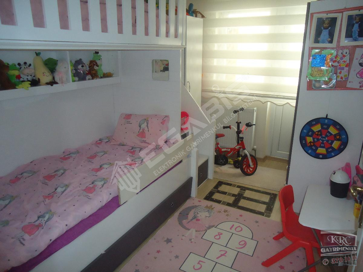 KRC'DEN MERKEZİ KONUMDA ASANSÖRLÜ KATTA SATILIK 3+1 DAİRE - 14