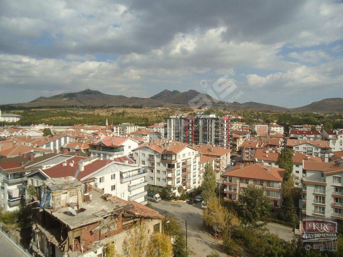 KRC'DEN MERKEZİ KONUMDA ASANSÖRLÜ KATTA SATILIK 3+1 DAİRE - 22