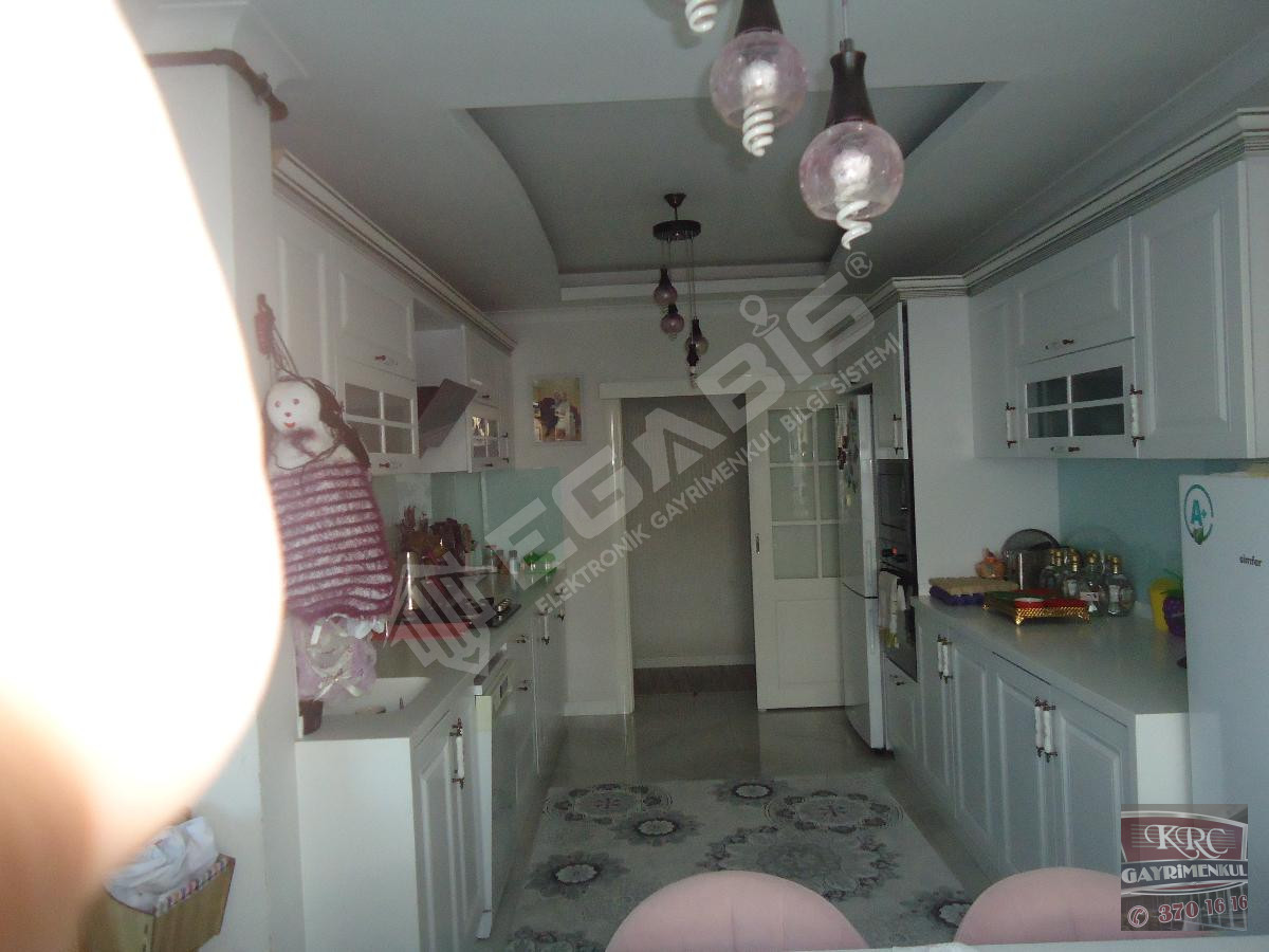 KRC'DEN SİTEDE 140M2 NET FULL YAPILI MANZARALI 3+1 DAİRE - 15