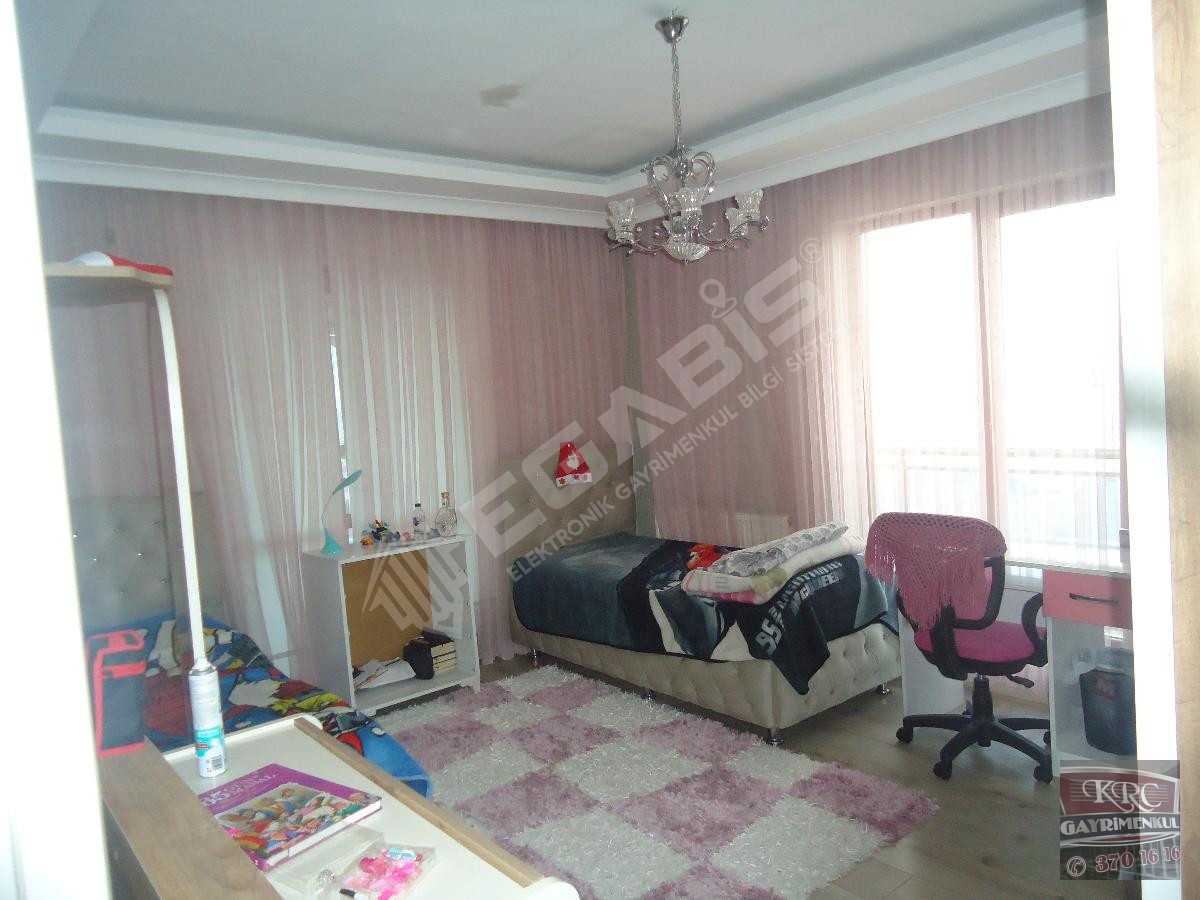 KRC'DEN SİTEDE 140M2 NET FULL YAPILI MANZARALI 3+1 DAİRE - 20