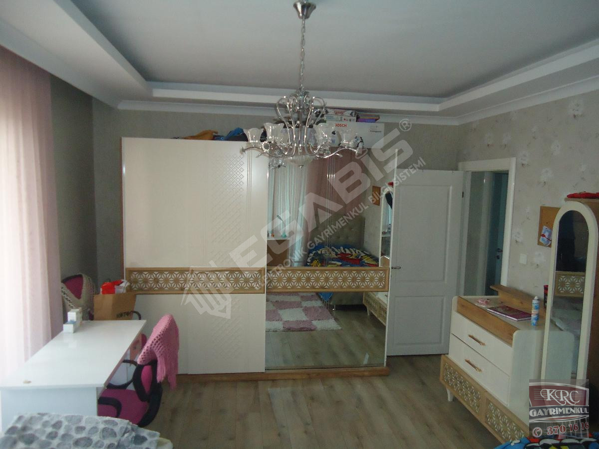 KRC'DEN SİTEDE 140M2 NET FULL YAPILI MANZARALI 3+1 DAİRE - 23