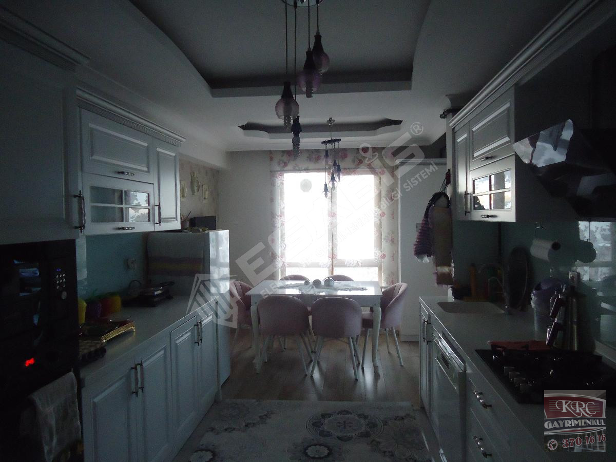 KRC'DEN SİTEDE 140M2 NET FULL YAPILI MANZARALI 3+1 DAİRE - 26