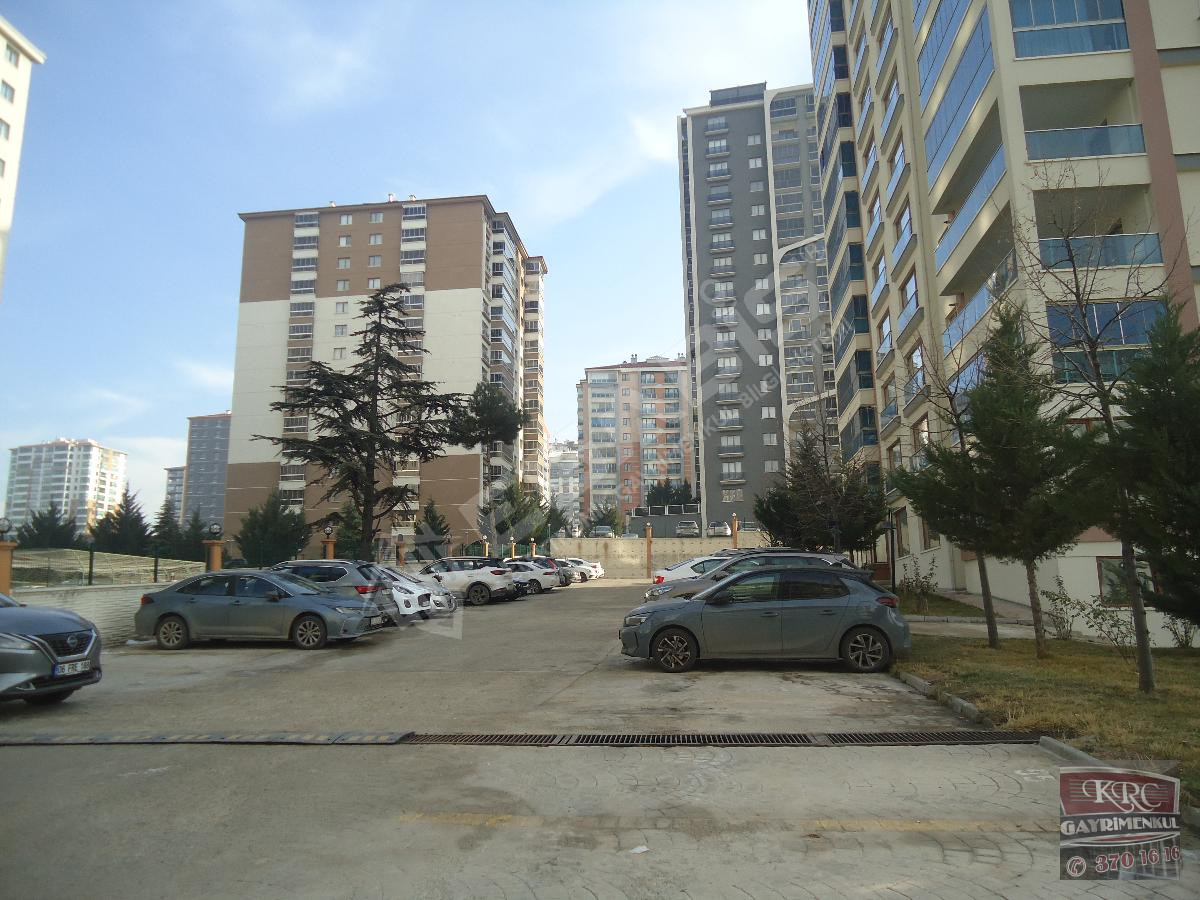 KRC'DEN SİTEDE 140M2 NET FULL YAPILI MANZARALI 3+1 DAİRE - 30