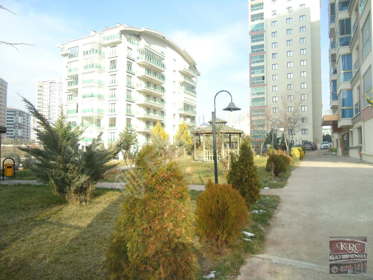 KRC'DEN SİTEDE 140M2 NET FULL YAPILI MANZARALI 3+1 DAİRE - 33