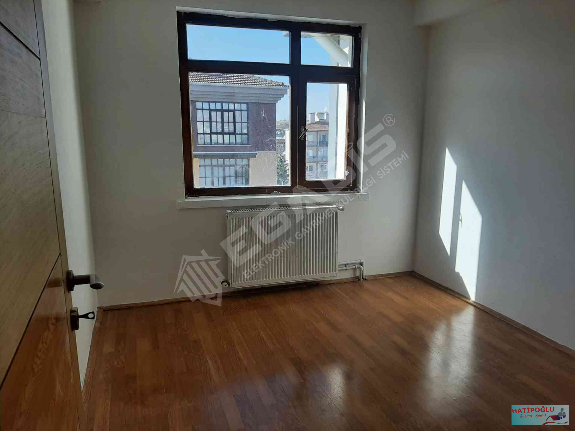 BAHÇELİEVLER MAHALLESİNDE , MÜKEMMEL KONUMDA SATILIK DAİRE - 4