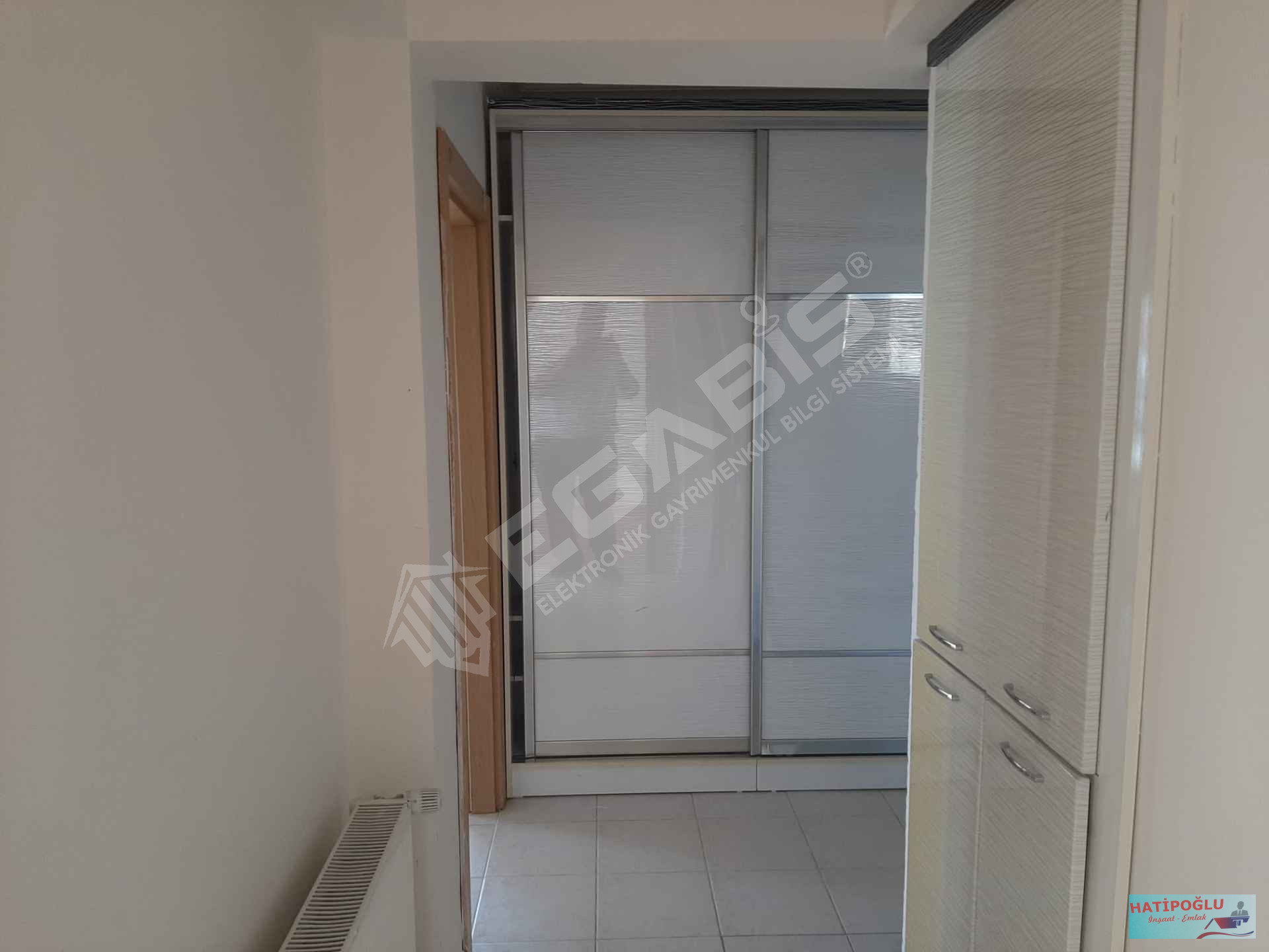 BAHÇELİEVLER MAHALLESİNDE , MÜKEMMEL KONUMDA SATILIK DAİRE - 12