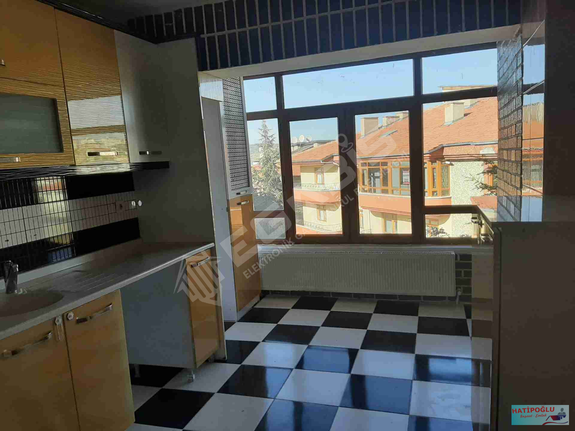 BAHÇELİEVLER MAHALLESİNDE , MÜKEMMEL KONUMDA SATILIK DAİRE - 16